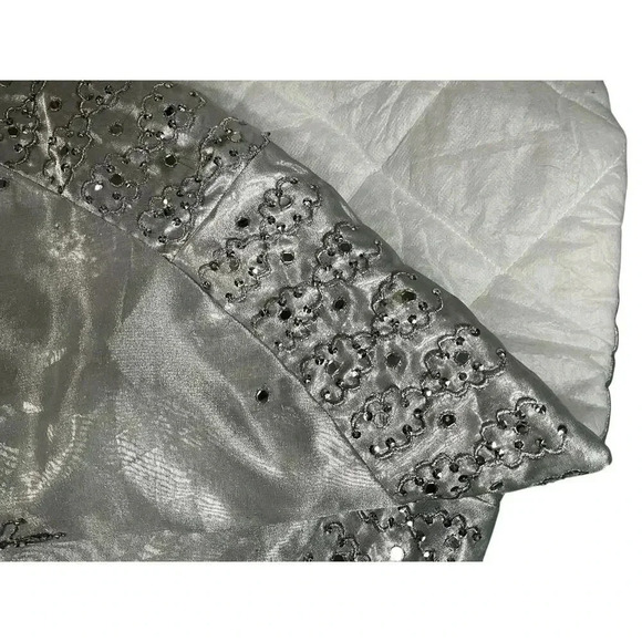 Santas Best Tree Skirt Silver Beautiful Snowflake Detailing Made in India - Picture 11 of 16